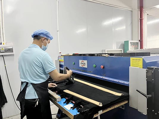 factory‑workshop‑cutting‑machine‑operator